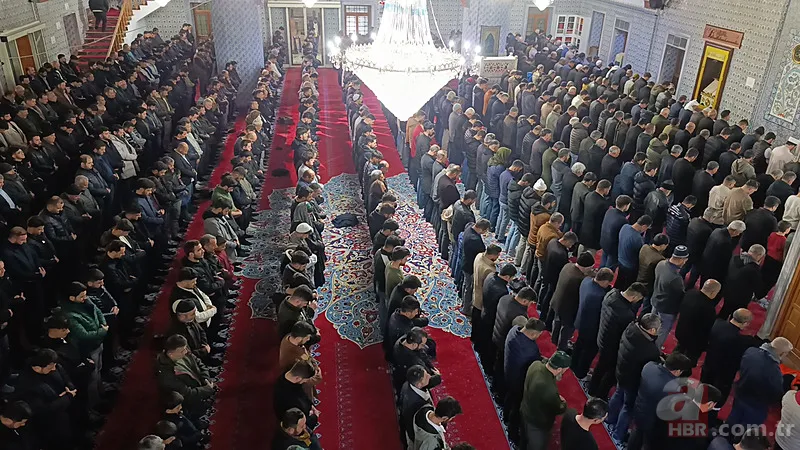 Ramazan'ın müjdecisi Berat Kandili dualarla idrak edildi! Vatandaşlar camilere akın etti 11