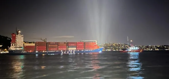 İstanbul boğazı gemi trafiğine açıldı: Arıza yapan gemi Ahırkapı’ya çekildi