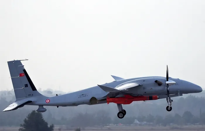 Bayraktar AKINCI’dan deniz hedeflerine tam isabet!