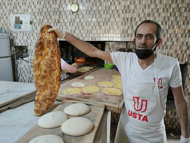 amasyada-firinci-vatandaslara-destek-icin-pideye-yuzde-15-indirim-yapti-1618640317274.jpg Amasya'da fırıncı vatandaşlara destek için pideye yüzde 15 indirim yaptı - 2