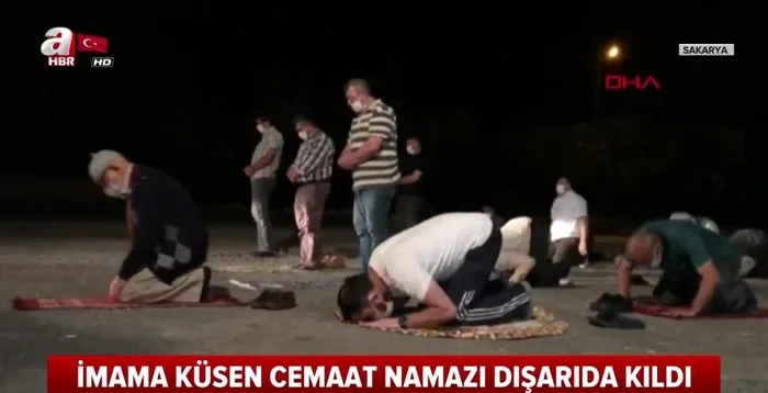 Sakarya'da imama kızan cemaat camiyi terk etti - 1