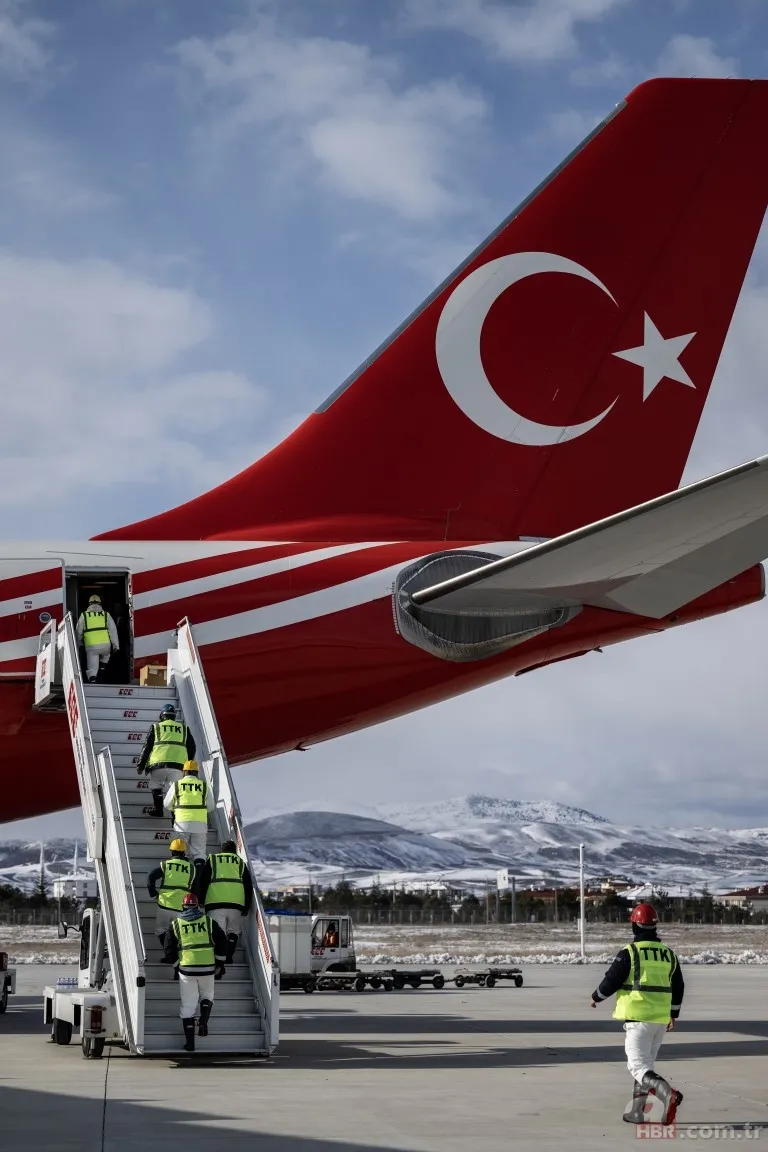 Cumhurbaşkanlığına ait uçak madencileri deprem bölgesine götürdü: "Bir can bir candır bizim için" 11