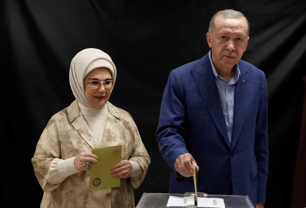 Son dakika: Türkiye sandık başında! Başkan Erdoğan İstanbul’da oyunu kullandı