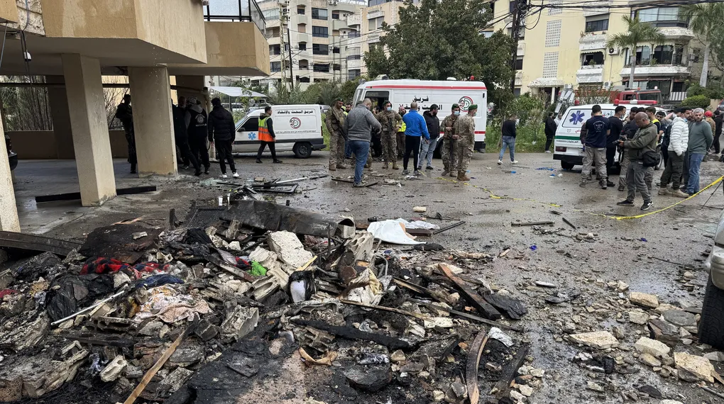 Katil İsrail'den Lübnan'da ağır bombardıman