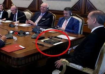 Erdoğan kara kaplı defterini yanından ayırmıyor