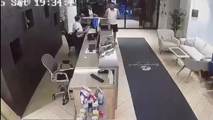 fas-uyruklu-kadin-beyoglundaki-rezidansta-olu-bulundu-1757502361322.jpeg Beyoğlu'ndaki korkunç olayda görüntüler ortaya çıktı (DHA)