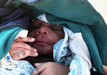 Vicdansız Yunanistan'dan insanlık dışı muamele! Denizin ortasında doğdu
