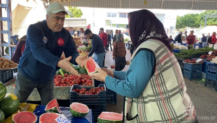Karpuz dilim dilim satışa çıktı: Kilosu 50 lira 1