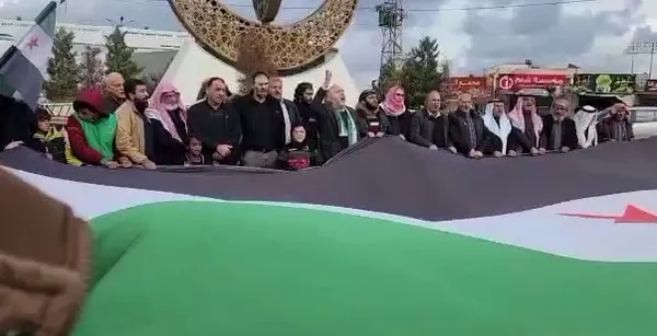 suriyelilerden-pkkya-yonelik-baslatilan-pence-kilic-hava-harekatina-destek-umudumuz-turkiye-1669375423443.jpg Suriyelilerden PKK'ya yönelik başlatılan Pençe Kılıç Hava Harekatı'na destek! Umudumuz Türkiye - 4