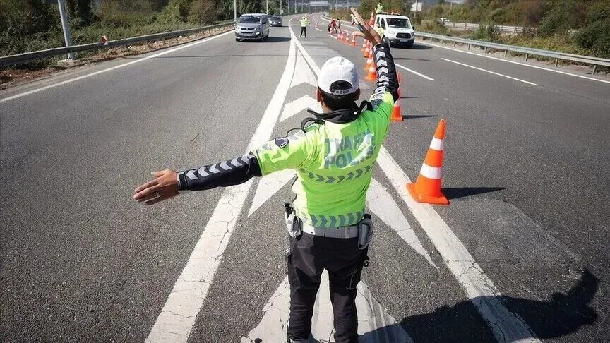 istanbulda-bazi-yollar-trafige-kapandi-iste-alternatif-guzergahlar-1786859545533.jpeg İstanbul'da bazı yollar trafiğe kapandı! İşte alternatif güzergahlar - 1