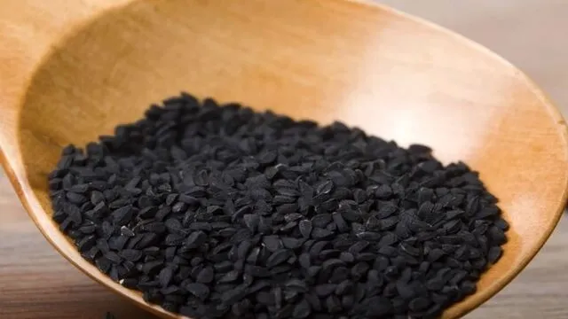 kabizligin-dogal-ilaci-yogurdun-icine-koyup-kasik-kasik-yiyin-gunde-2-kez-1712751881738.jpg Kabızlığın doğal ilacı! Yoğurdun içine koyup kaşık kaşık yiyin! Günde 2 kez... - 4