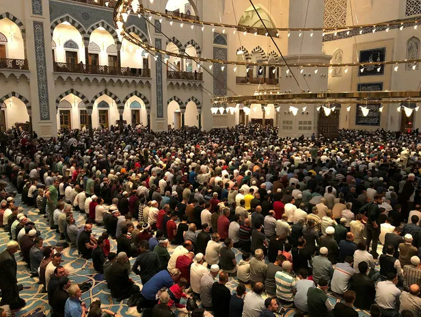 bugunku-cuma-hutbesi-diyanet-30-aralik-2022-cuma-hutbesi-konusu-nedir-hutbe-arapca-ve-turkce-tam-metni-1672380776266.jpg Bugünkü Cuma hutbesi: Diyanet 30 Aralık 2022 Cuma hutbesi konusu nedir? Hutbe Arapça ve Türkçe tam metni... - 4