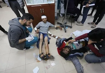 Soykırımcı İsrail'in sivil katliamı bitmiyor! Nasır Hastanesi'nin doğum servisine baskın
