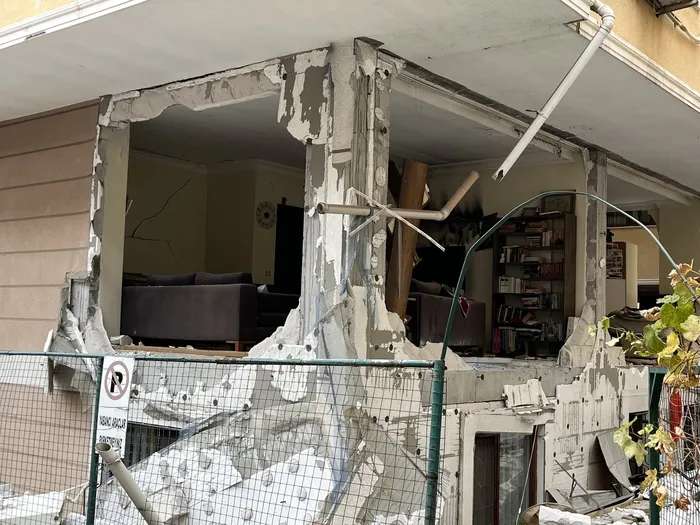 istanbul-atasehirde-korkutan-patlama-1-yarali-1769442821012.jpg İstanbul Ataşehir'de korkutan patlama: 1 yaralı - 6