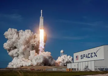 Falcon Heavy roketiyle uzay yolculuğunda yeni dönem
