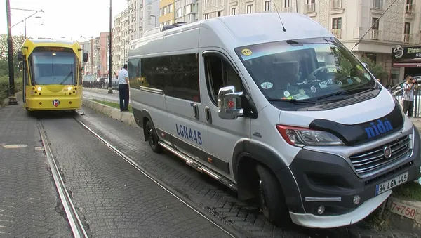 Son dakika: İstanbul'da tramvay yolunda kaza - 1