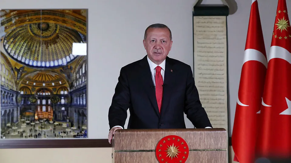 Başkan Erdoğan'ın Ayasofya'yı ibadete açan imzayı atmasının ardından sosyal medyada destek mesajları yaptı