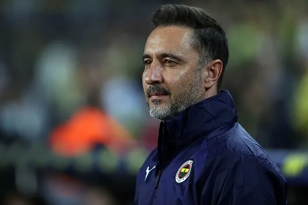 son-dakika-kapa-bildirildi-fenerbahcede-pereira-ile-yollar-ayrildi-1640024075279.jpg Son dakika: KAP'a bildirildi! Fenerbahçe'de Pereira ile yollar ayrıldı