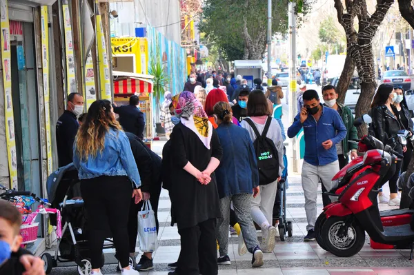 Koronavirüs vaka sayılarında artış nedeni ’pes’ dedirtti!