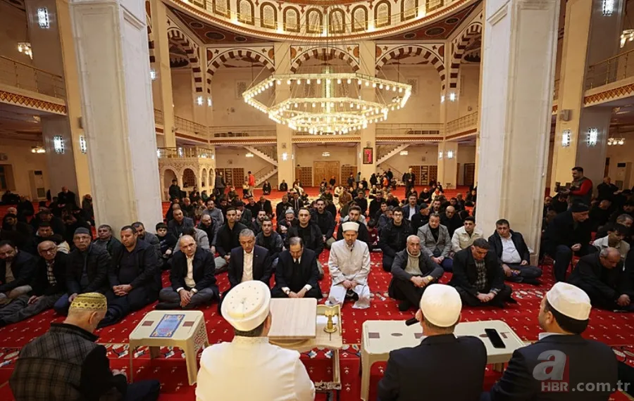 Regaip Kandili'nde vatandaşlardan yoğun ilgi! Camiler doldu taştı: Eller semaya açıldı 16