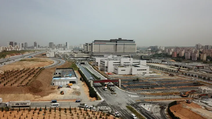 Türk sağlık sisteminin gücüne güç katacak! Başakşehir Çam ve Sakura Şehir Hastanesi açıldı!