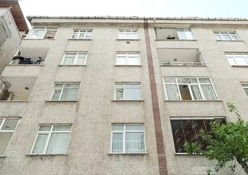 Bağcılar'da 50 dairelik sitenin zemininden su çıktı! Ev sahiplerini deprem korkusu sardı