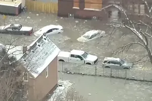 Çarpıcı görüntü! Sokaklar dondu