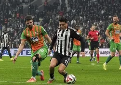Dolmabahçe’de gol düellosu! Beşiktaş Alanyaspor ile berabere kaldı