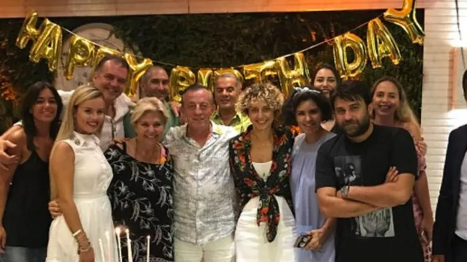 Ali Ağaoğlu'ndan sürpriz parti