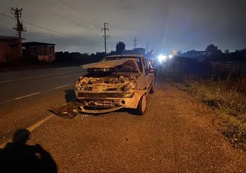 Sakarya'da iki otomobil çarpıştı: 3 yaralı