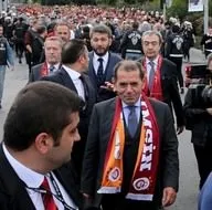 Dursun Özbekden tarihi hareket