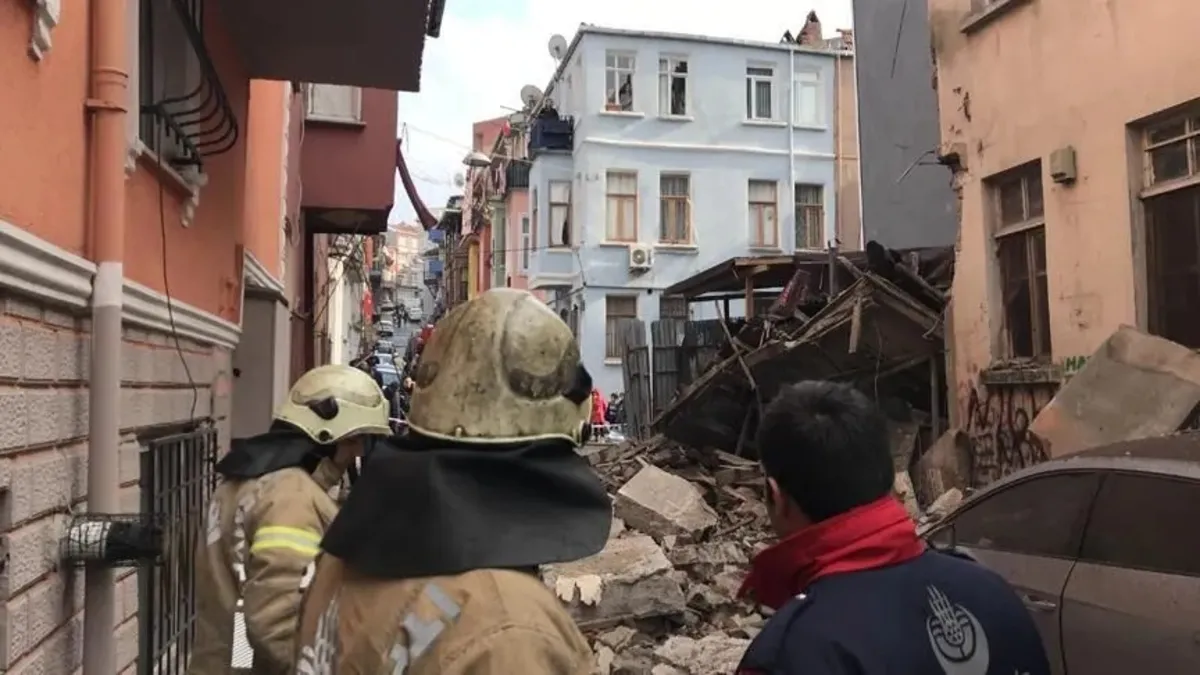 Yıkım sırasında facia! Bina çöktü: 2 yaralı