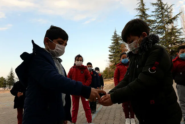 Son dakika: Yüz yüze eğitimde ders zili çaldı! Öğretmenler ne zaman aşı olacak?