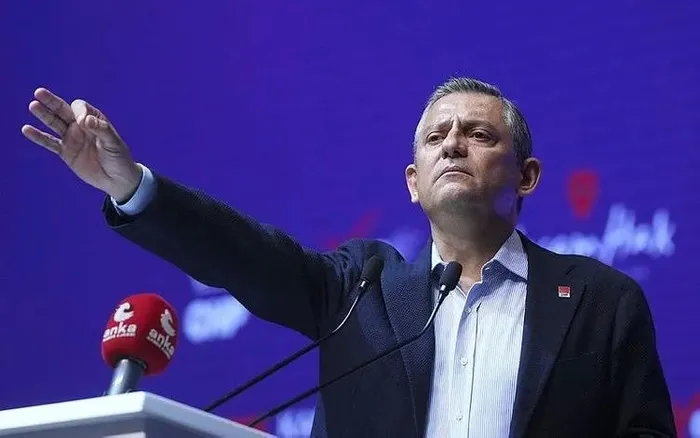 CHP Kadın Kolları Kurultayı’nda büyük skandal! Özgür Özel’in salondan kovduğu işçiler isyan etti