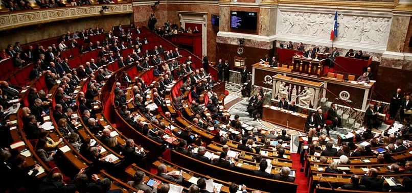 Fransa'dan skandal karar! Müslümanları hedef alan tasarı komisyondan geçti