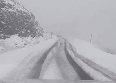 Karabet Geçidi’nde mevsimin ilk karı yağdı