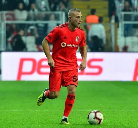 Beşiktaş'ta kadroya giremeyen Gökhan Töre Galatasaray'a mı transfer oluyor? - 2