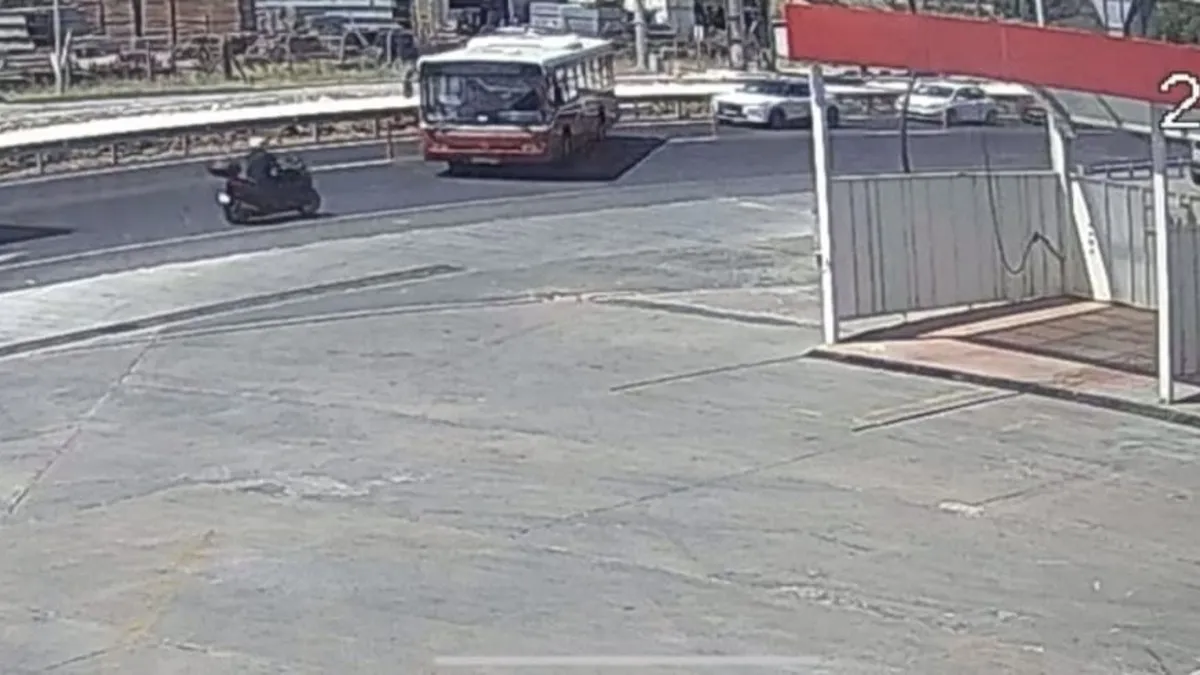 Silivri’de otobüsle çarpışan motosiklet sürücüsü hayatını kaybetti