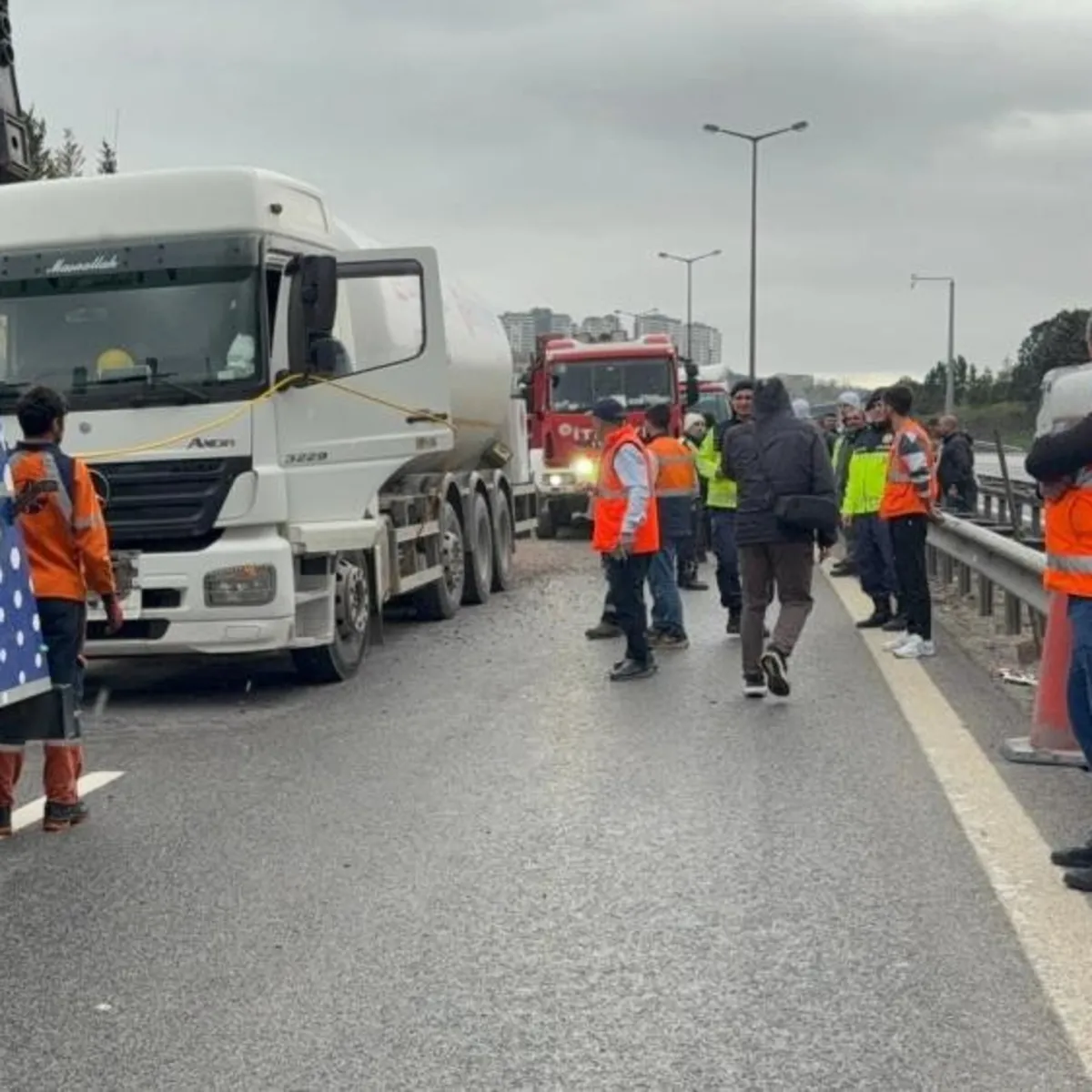TEM’de zincirleme kaza! İki kişi hayatını kaybetti