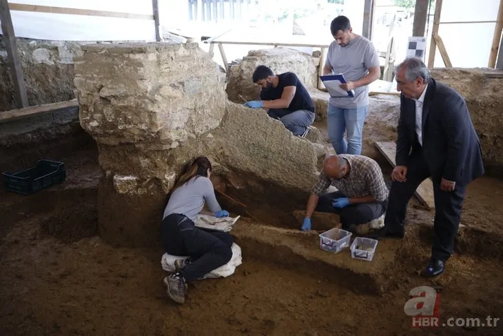 Haydarpaşa’da Geç Helenistik Döneme ait bir mezar anıtı bulundu! Yakılmış olan cesede ait kemikler titizlikle ortaya çıkarılıyor