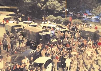 90 haine karşı 9 polis ve halk el ele