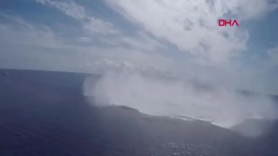 ABD uçak gemisinden görülmemiş prova!