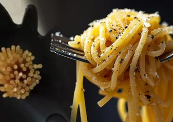 Makarna kepçesinde gizli detay! O delik bakın ne işe yarıyor...