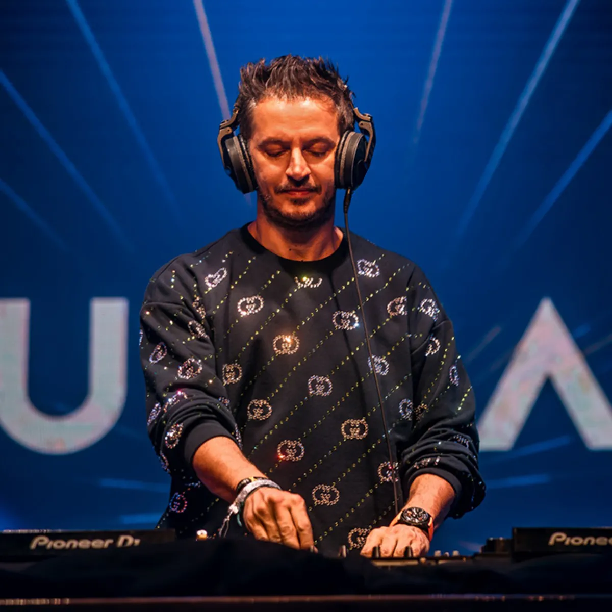 Burak Yeter, 1 Eylül'de D&R Bağdat Caddesi'nde Canlı Performans Sergileyecek