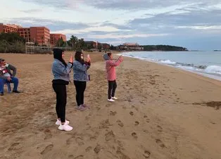 Antalya'da plajda şaşırtan manzara! Gören hemen telefona sarıldı
