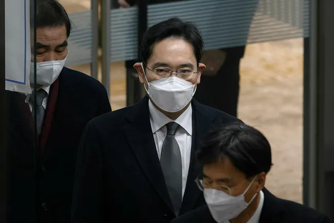 Samsung'un Genel Müdür Yardımcısı Lee Jae-yong'a yolsuzluktan 2,5 yıl hapis cezası - 1