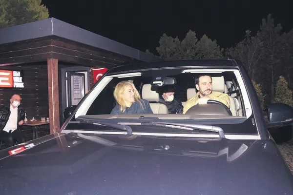 Burcu Esmersoy’a sevgilisi Nazım Akmandil’den büyük sürpriz! Havalara uçtu