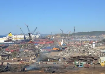 İzmir'de Gemi Söküm Bölgesi'nde korkunç olay: İşçi hayatını kaybetti