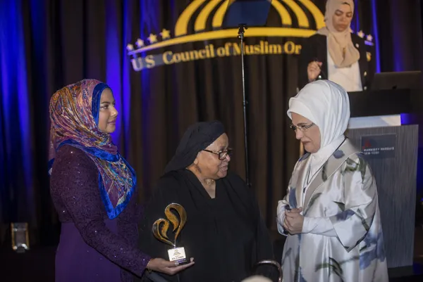 Emine Erdoğan’a ABD’de Uluslararası Müslüman Kadınlar Başarı ve Topluma Katkı Ödülü
