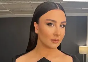 Galada yürek burkan anlar! Gözyaşlarına boğulan çocuk oyuncuyu Yasemin Sakallıoğlu teselli etti